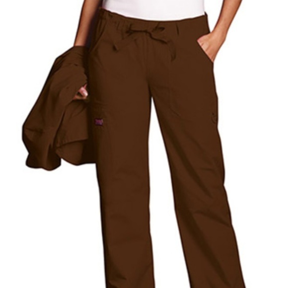 CLEARANCE! NWT Cherokee Cargo Scrub Pant Chocolate - Picture 1 of 4